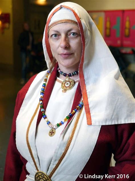 Anglo Saxon Woman Anglo Saxon Clothing European Dress Anglo Saxon