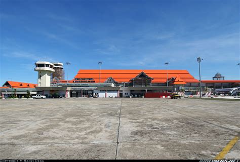 Katso kaikkien lentoyhtiöiden reittivaihtoehdot ja varaa halvat lennot kohteeseen sultan mahmud! UNGGUL GONGKIAT: Terminal Lama Dan Baru Lapangan Terbang ...