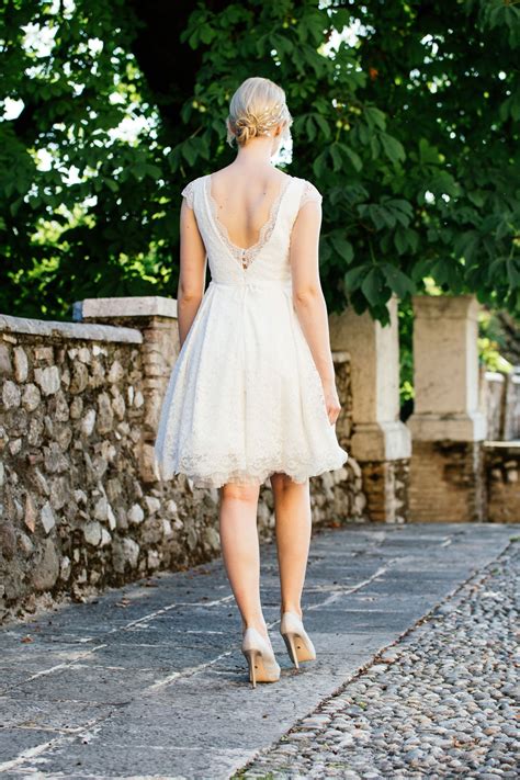 In genau die richtige menge der berichterstattung mit schmeichel ärmel, um die ausgewählten brautkleid. Rockabilly Hochzeitskleid in Stretchspitze - mit Taschen ...