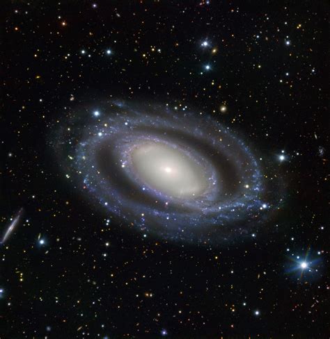 vlt captures stunning image of barred ring spiral galaxy ngc 7098 sci news