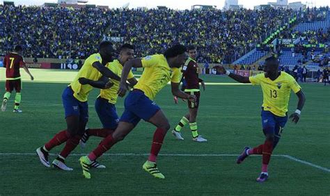 En dos apariciones, la vinotinto suma un punto, producto de una derrota y un empate, por lo que intentará apuntarse su primera victoria del certamen para repuntar en el sector y meterse a la pelea por los primeros lugares. ELIMINATORIAS RUSIA 2018: ECUADOR VENCE 3 A 0 A VENEZUELA ...