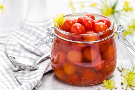Tomaten einkochen - Ganz oder als Soße - Anleitung & Rezept - Richtig ...