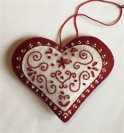 Red Embroidered Heart In 2020 Felt Ornaments Felt Embroidery Heart