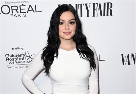 Ariel Winter Sizzles In Graduation Outfit Ny Daily News