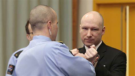 Attacks in oslo and on utoya island in july 2011 left 77 dead, most of them teenagers. Rechten Breivik geschonden in gevangenis | NOS