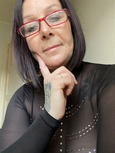mature findom ️‍🔥 back up account on twitter living rent free in your head 😈 t