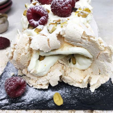 600 millilitres (20.29 fluid ounces) cream (35% fat) 2 tbsp icing sugar (powdered sugar) 1 tsp vanilla 250g (8.82 ounces) (or 1 2/3 cups). Pavlova With Meringue Powder - Meringue Powder Substitutes You Ll Come Across In Your Kitchen ...