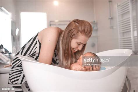 Mother Daughter In Bathtub Photos And Premium High Res Pictures Getty Images