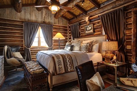 In this clean and contemporary bedroom, an upholstered armchair in a red southwestern stripe in this bunk room, they're mixed with industrial and modern elements for an updated version of classic style. mountain house bedroom decor | Средиземноморские интерьеры ...