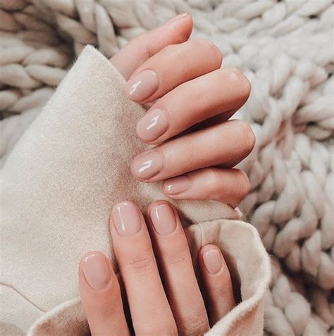 Todos los colores de uñas y manicuras que son tendencia este otoño