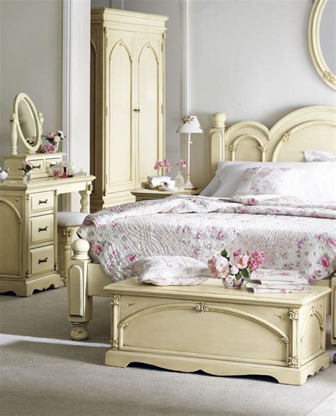Victorian bedroom furniture is enlivened by tough hues such as cocoa, mauve and dark shades. 20 Awesome Shabby Chic Bedroom Furniture Ideas - Decoholic