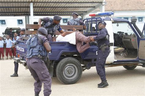 Mais De 100 Polícias Angolanas Morrem Em Confronto Com Marginais Em