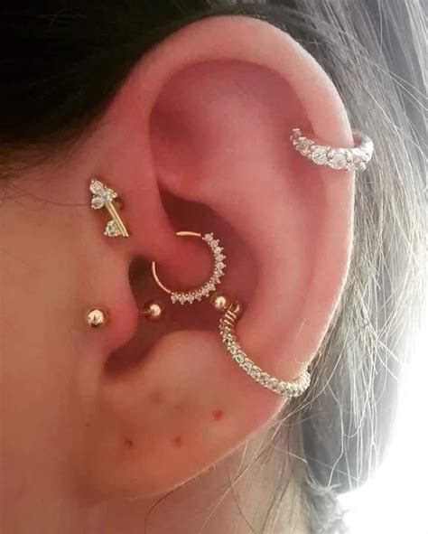 Projeto auricular com joias em aço cirúrgico banhadas a ouro Facebook