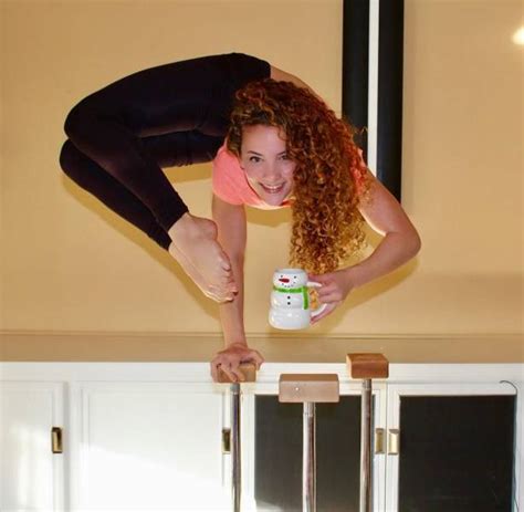 Meet Sofie Dossi 16 Year Old Self Taught Contortionist Who Is Already