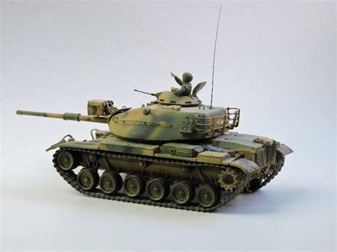 Us Tank M60a1 Plastic Model Military Vehicle Kit 135 Scale