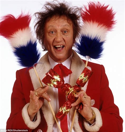 Breaking News Comedian Ken Dodd Is Dead At 90 Daily Mail Online