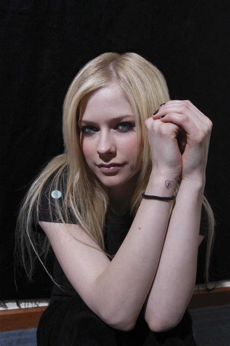 Avril Lavigne Scrolller