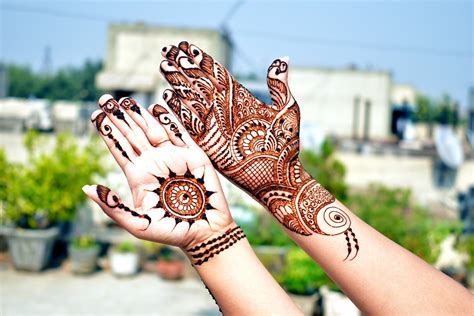Browse through our professionally designed selection of free templates and customize a design for any occasion. 10 Latest Bridal Mehndi Designs of 2020 | Mehandi Design ...