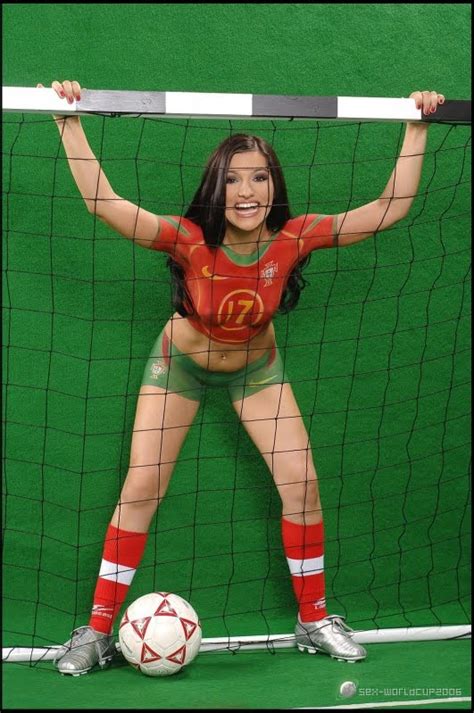 Brazil football soccer body paint girl. soccer sundays | PeleLepew