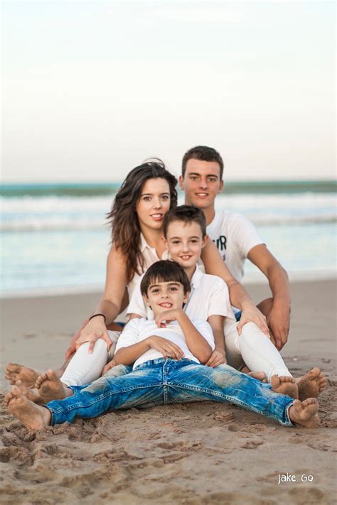 Reportaje fotografía familia playa Jake Go Studio Fotógrafo Fotògraf Fotos familiares en la
