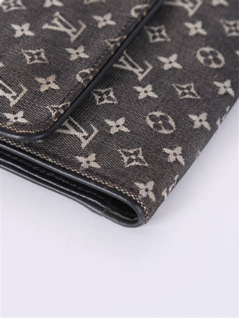 The quality of materials used in these. Louis Vuitton - Sarah Monogram Mini Wallet Noir | Luxury Bags