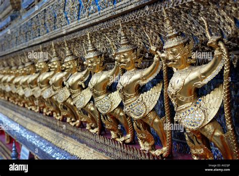 Garuda Birdlike Mytholical Being Wat Phra Kaeo Tempel Bangkok