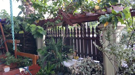 Pagar kayu hiasan ini hanya memerlukan beberapa peralatan seperti : 15+ Pagar Kayu Taman, Paling Dicari!