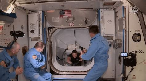 Watch 4 Astronauts Dock Spacexs Crew Dragon Spaceship To The