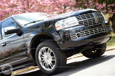 Executive Black Lincoln Navigator Limousine 8 Passenger Bergen Limo