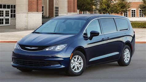 Chrysler Voyager Won't Share The Pacifica's New Facelift: Report