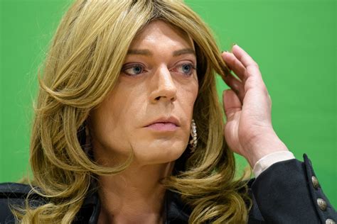 Transsexuelle Gr Nen Abgeordnete Klagt Ber Kundenformulare