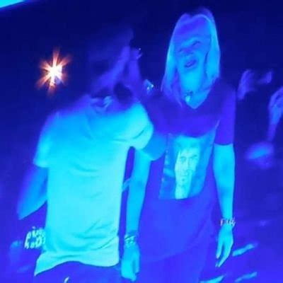 Enrique Iglesias Updates On Twitter Anna Kournikova On IG Happy