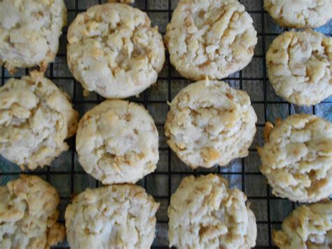 Meemaw's kitchen sink christmas cookies. The Pub and Grub Forum: Paula Deen's Meemaw Christmas Cookies
