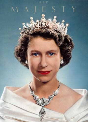Isabel ii de inglaterra es la actual reina de inglaterra, y es una de las reinas más queridas de las historia de este país, esta mujer que ha sabido sobrellevar momentos dificilísimos en la historia de inglaterra , como la muerte de lady diana, la cual la llevo a ser muy criticada por sus súbditos por el. Su Majestad, biografía de la reina Isabel II de Inglaterra