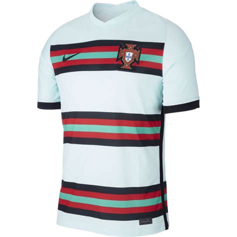 For many supporters, a big part of looking back on previous competitions involves reminiscing about the classic shirts, whether they are good, bad or ugly. MAILLOT NIKE PORTUGAL EXTÉRIEUR EURO 2021 | +2Foot