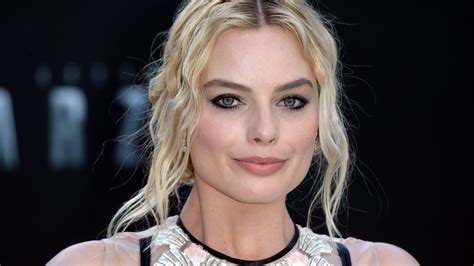 Margot Robbie Says She Once Found A Human Foot On The Beach Teen Vogue