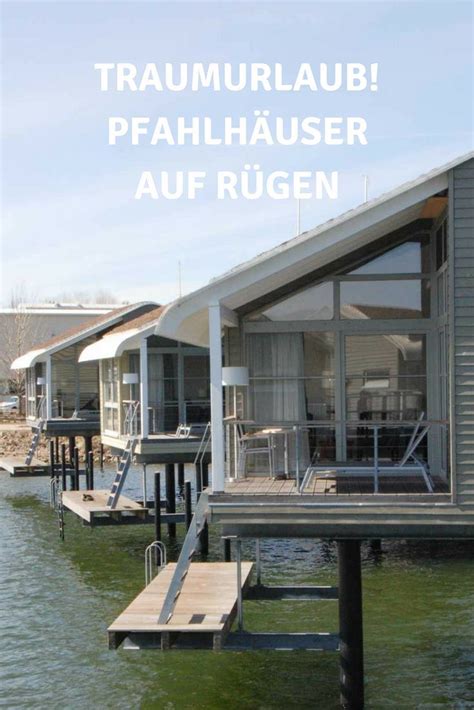 In deinem traum fliehst du vor einer überschwemmung: In einem Haus auf dem Wasser übernachten. Malediven denkt ...