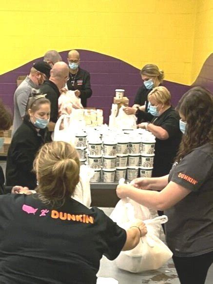 Dunkin Leaders Volunteer At Second Harvest Food Bank In Erie Pa