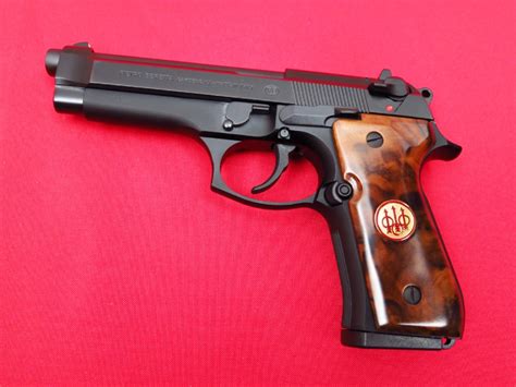 Beretta ~ 92fsitalian Made 9mmgorgeous Walnut Grips 2 15 Rd Mags