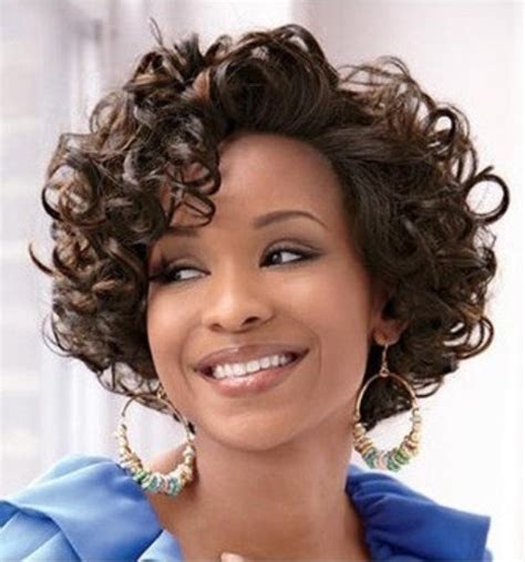 16 Adorable Short Hairstyles For Curly Hair Featuring