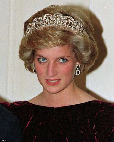 Meghan Markle Could Wear Spencer Tiara Worn By Diana On Wedding Day