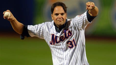 Hall Of Famer Mike Piazza Knows A Thing Or Two About Catching Sunday