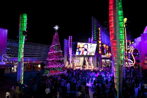 El CityWalk En Universal Studios Hollywood Se Viste De Navidad