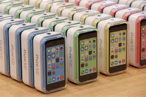 Apple Replaces 399 Ipad Sells Cheaper Iphone 5c Overseas Wsj