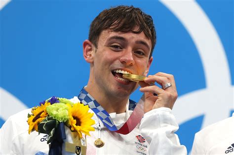 Diver Tom Daley Wins Gold Says Hes Proud To Be A Gay Champion