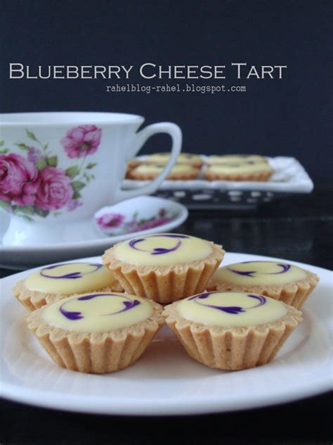 Spread the ricotta cheese evenly over the dough, then the warmed blueberry spread and top with sprinkled goat cheese. Rahel Blogspot: Blueberry Cheese Tart