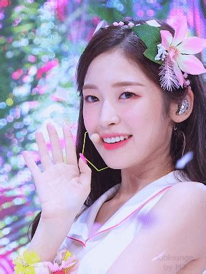 Share a gif and browse these related gif searches. 아린(오마이걸) 'BUNGEE(번지)` 엠카 직캠 움짤② GIF