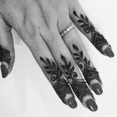 Gratis 800 contoh gambar henna yang bisa kamu pilih untuk di tangan, kaki dan keperluan lainnya. 47 Gambar Motif Henna Tangan Simple dan Cantik Untuk ...
