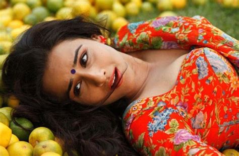 Vidya Balan Sexy Photos Video देखें विद्या बालन की अब तक की सबसे शानदार फोटो जमकर हो रही है