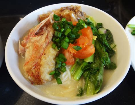 The perfect lunch or dinner via italy, spain and china. Fish Head Mee Hoon recipe - Maangchi.com